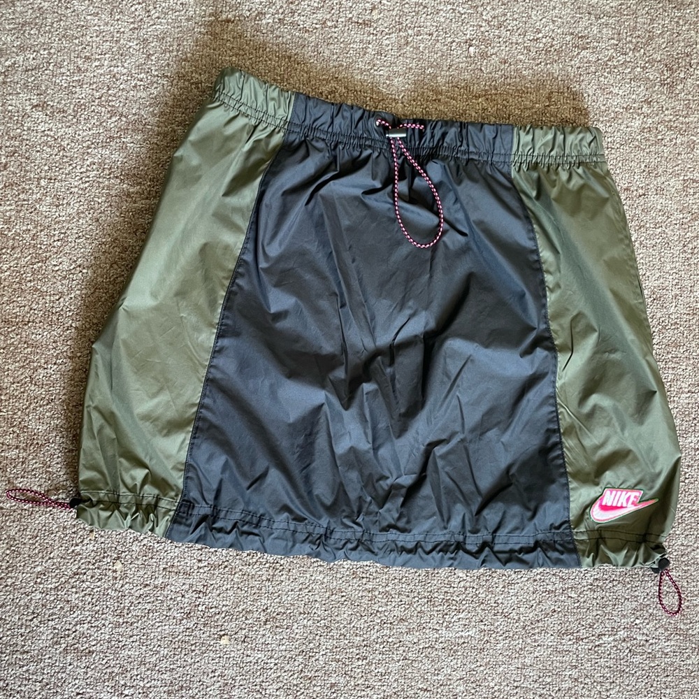 Nike icon clash color block skirt